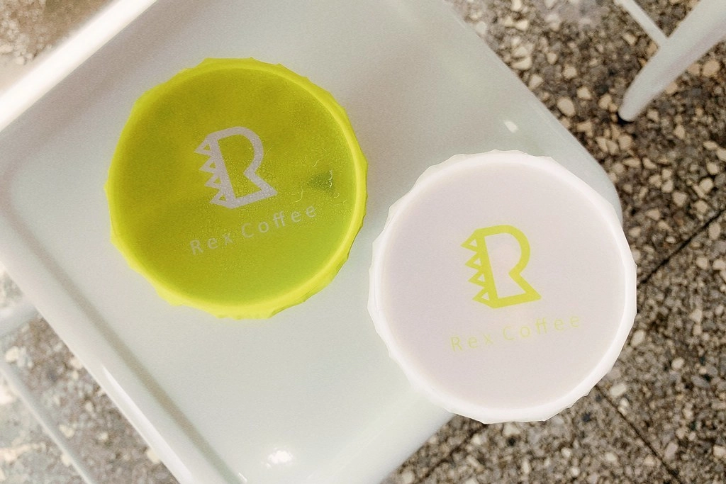 Rex Coffee瑞克斯咖啡｜純白極簡現代風建築，使用勞斯萊斯級的La Marzocco咖啡機，奶蓋、拿鐵系列外送銅板價 @飛天璇的口袋