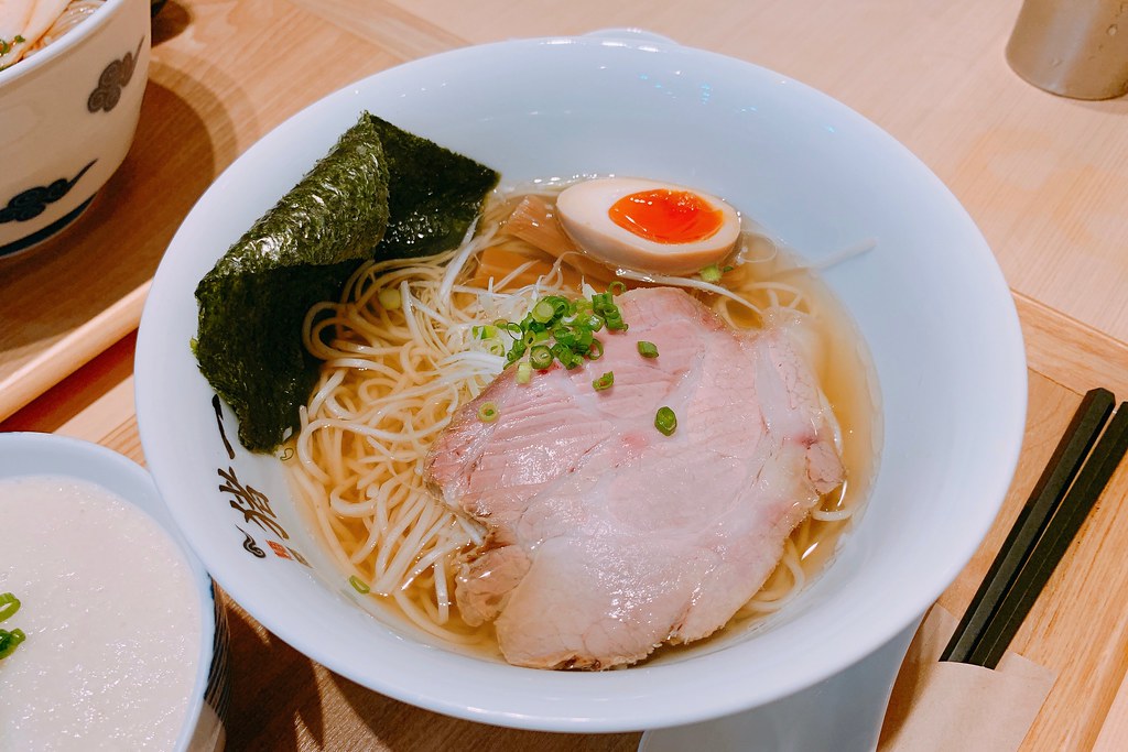 日本京都｜豬一拉麵 Inoichi．京都超人氣排隊拉麵，米其林必比登推薦必吃 @飛天璇的口袋