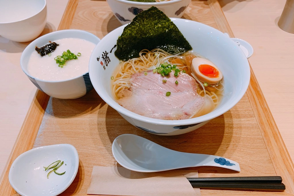 日本京都｜豬一拉麵 Inoichi．京都超人氣排隊拉麵，米其林必比登推薦必吃 @飛天璇的口袋