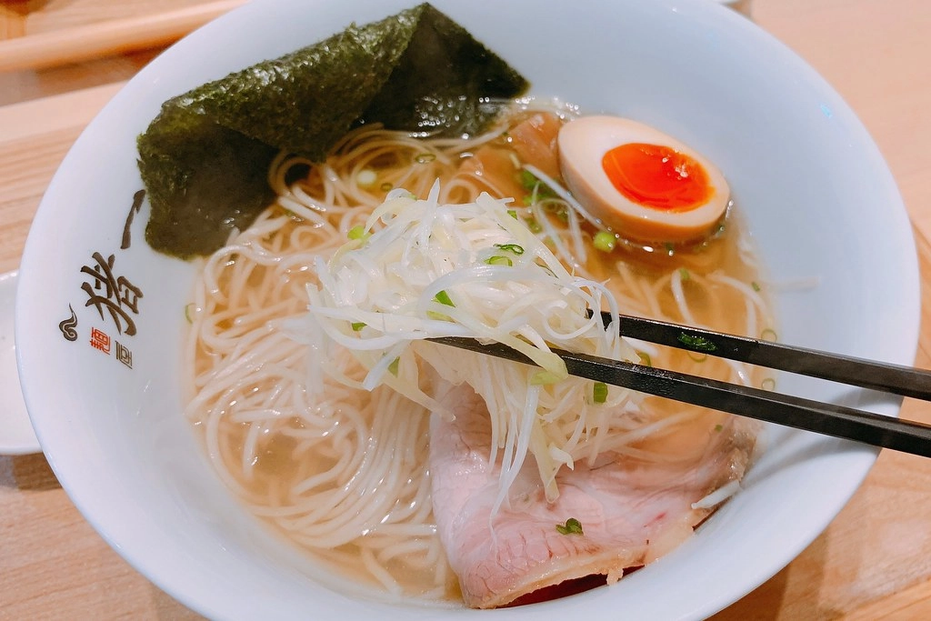 日本京都｜豬一拉麵 Inoichi．京都超人氣排隊拉麵，米其林必比登推薦必吃 @飛天璇的口袋