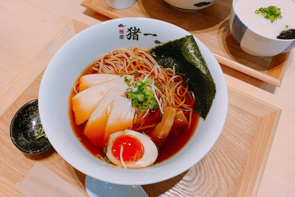 日本京都｜豬一拉麵 Inoichi．京都超人氣排隊拉麵，米其林必比登推薦必吃 @飛天璇的口袋