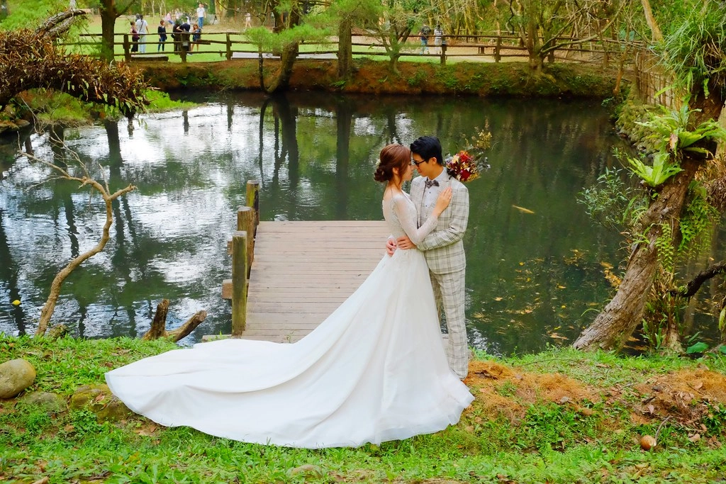 苗栗三義｜綠葉方舟，隱身於山林裡的森林系餐廳，大片草池湖畔美景超療癒 @飛天璇的口袋