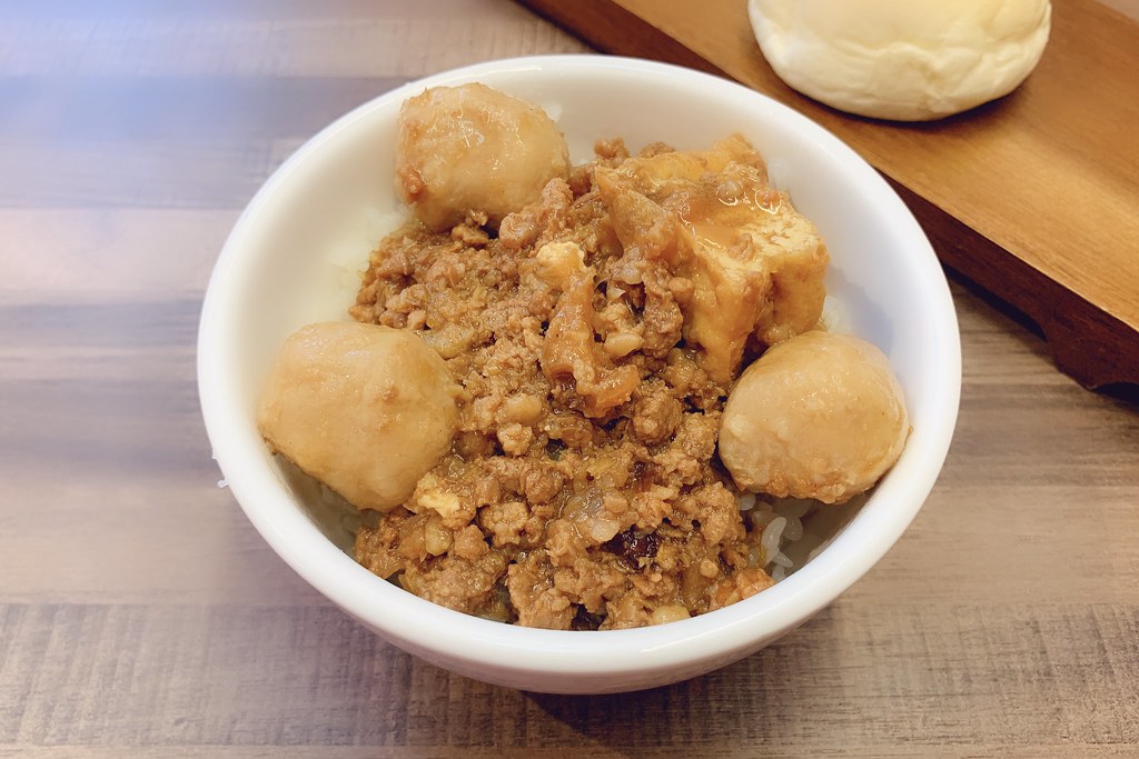 鐵火牛排┃樂軒旗下新品牌~平價鐵板牛排進駐新光三越，湯品飲料白飯甜點無限供應，還有台中名產東泉辣椒 @飛天璇的口袋