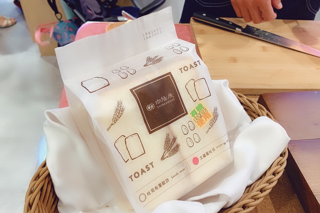 鐵火牛排┃樂軒旗下新品牌~平價鐵板牛排進駐新光三越，湯品飲料白飯甜點無限供應，還有台中名產東泉辣椒 @飛天璇的口袋