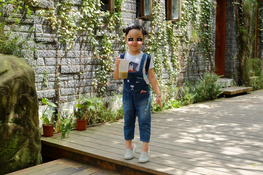 苗栗三義｜綠葉方舟，隱身於山林裡的森林系餐廳，大片草池湖畔美景超療癒 @飛天璇的口袋