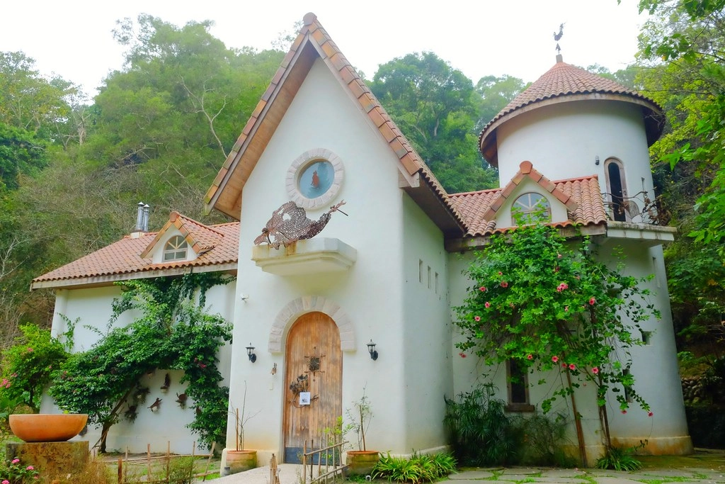 苗栗三義｜綠葉方舟，隱身於山林裡的森林系餐廳，大片草池湖畔美景超療癒 @飛天璇的口袋