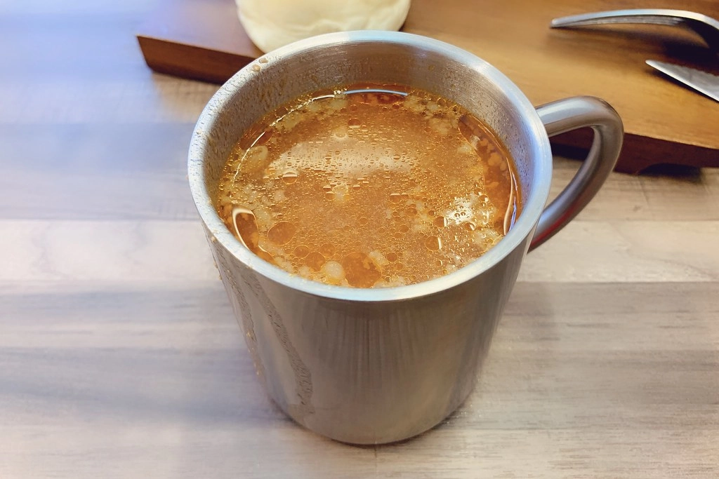 鐵火牛排┃樂軒旗下新品牌~平價鐵板牛排進駐新光三越，湯品飲料白飯甜點無限供應，還有台中名產東泉辣椒 @飛天璇的口袋