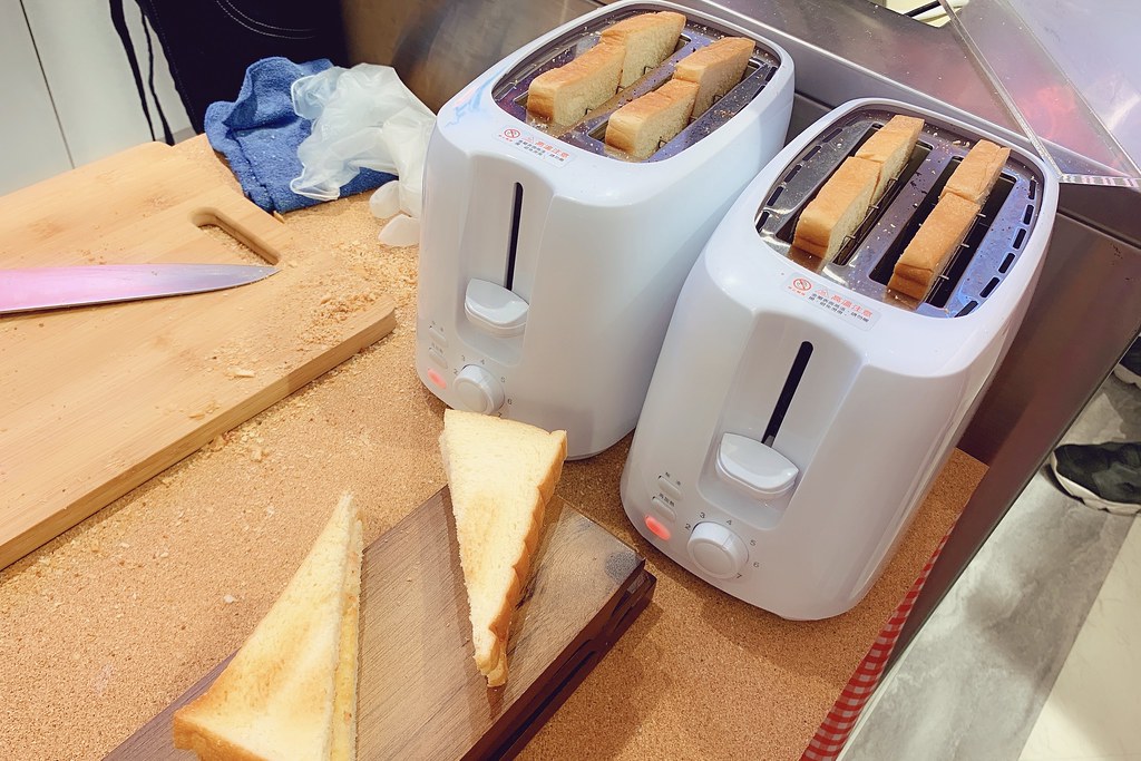 鐵火牛排┃樂軒旗下新品牌~平價鐵板牛排進駐新光三越，湯品飲料白飯甜點無限供應，還有台中名產東泉辣椒 @飛天璇的口袋