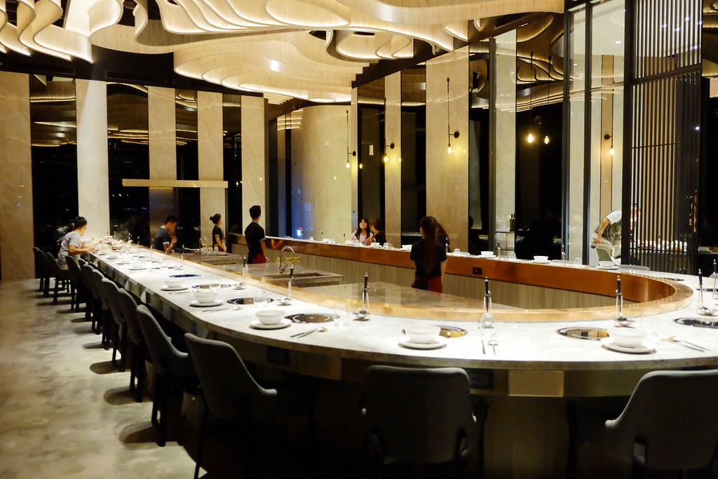 月暮藏涮涮鍋┃台中西屯：最浮誇的小火鍋店，$499元起單人套餐，餐點好吃環境好拍 @飛天璇的口袋