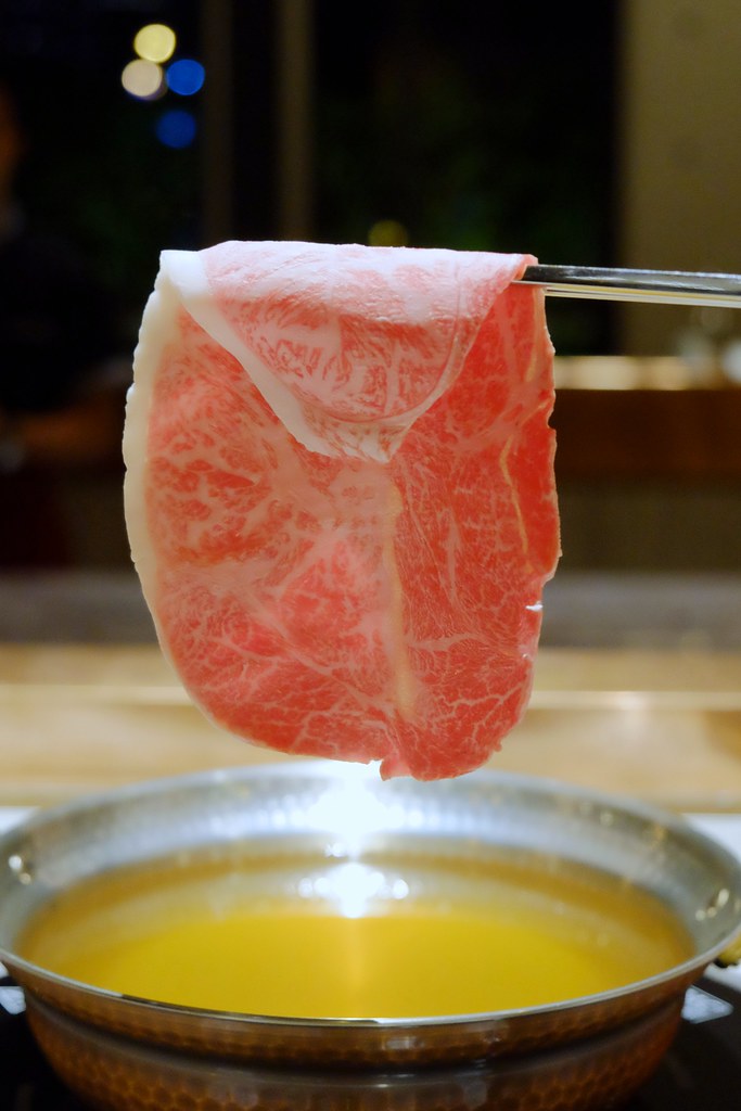 月暮藏涮涮鍋┃台中西屯：最浮誇的小火鍋店，$499元起單人套餐，餐點好吃環境好拍 @飛天璇的口袋