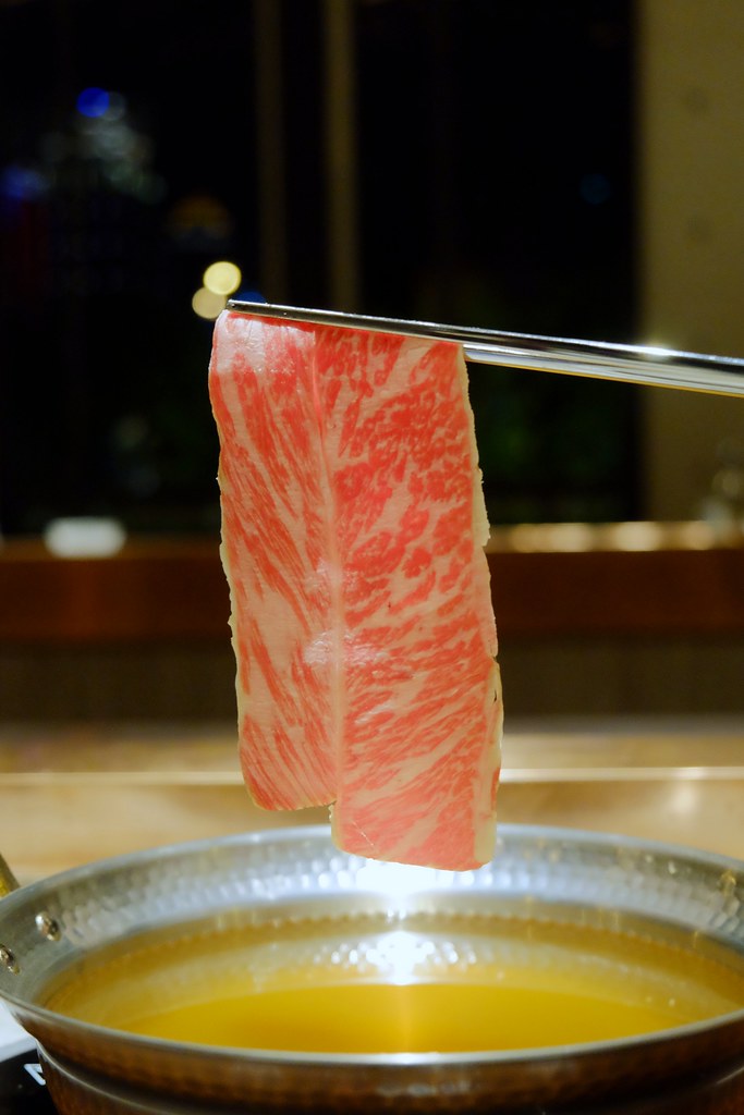 月暮藏涮涮鍋┃台中西屯：最浮誇的小火鍋店，$499元起單人套餐，餐點好吃環境好拍 @飛天璇的口袋