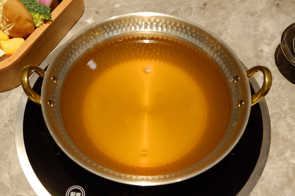 月暮藏涮涮鍋┃台中西屯：最浮誇的小火鍋店，$499元起單人套餐，餐點好吃環境好拍 @飛天璇的口袋