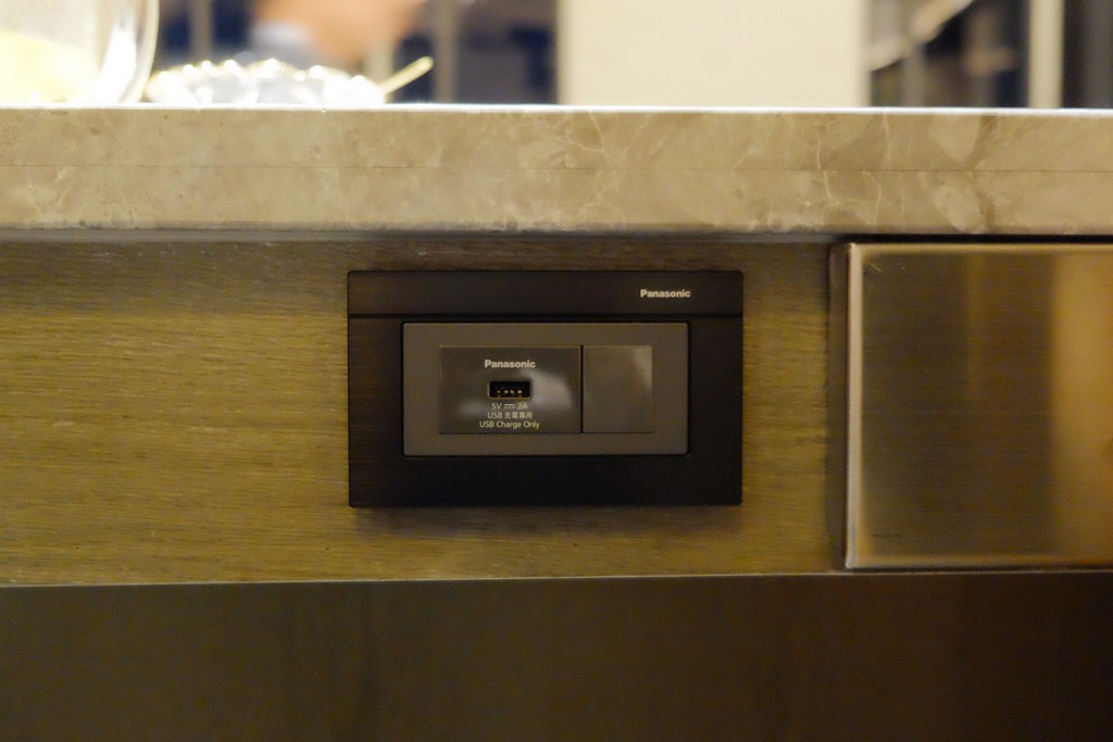 月暮藏涮涮鍋┃台中西屯：最浮誇的小火鍋店，$499元起單人套餐，餐點好吃環境好拍 @飛天璇的口袋