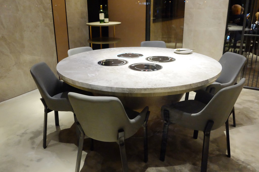 月暮藏涮涮鍋┃台中西屯：最浮誇的小火鍋店，$499元起單人套餐，餐點好吃環境好拍 @飛天璇的口袋