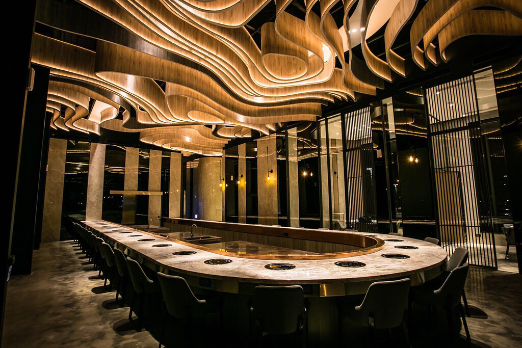 月暮藏涮涮鍋┃台中西屯：最浮誇的小火鍋店，$499元起單人套餐，餐點好吃環境好拍 @飛天璇的口袋