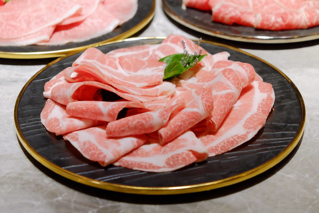 月暮藏涮涮鍋┃台中西屯：最浮誇的小火鍋店，$499元起單人套餐，餐點好吃環境好拍 @飛天璇的口袋