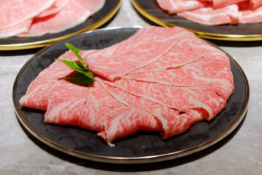 月暮藏涮涮鍋┃台中西屯：最浮誇的小火鍋店，$499元起單人套餐，餐點好吃環境好拍 @飛天璇的口袋