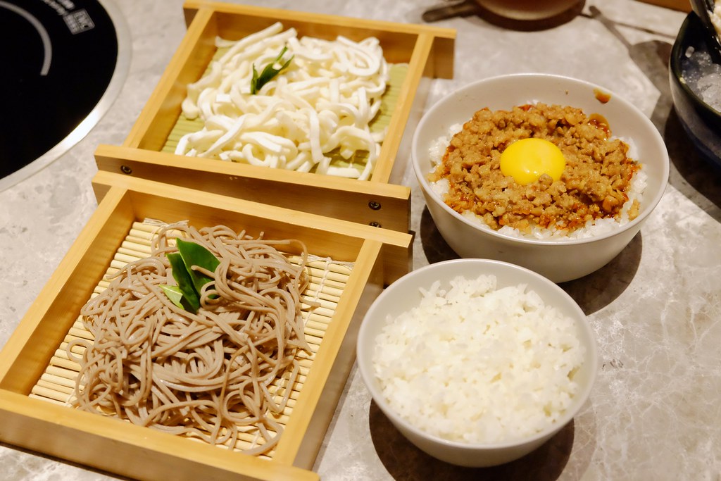 月暮藏涮涮鍋┃台中西屯：最浮誇的小火鍋店，$499元起單人套餐，餐點好吃環境好拍 @飛天璇的口袋