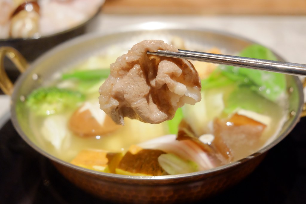 月暮藏涮涮鍋┃台中西屯：最浮誇的小火鍋店，$499元起單人套餐，餐點好吃環境好拍 @飛天璇的口袋