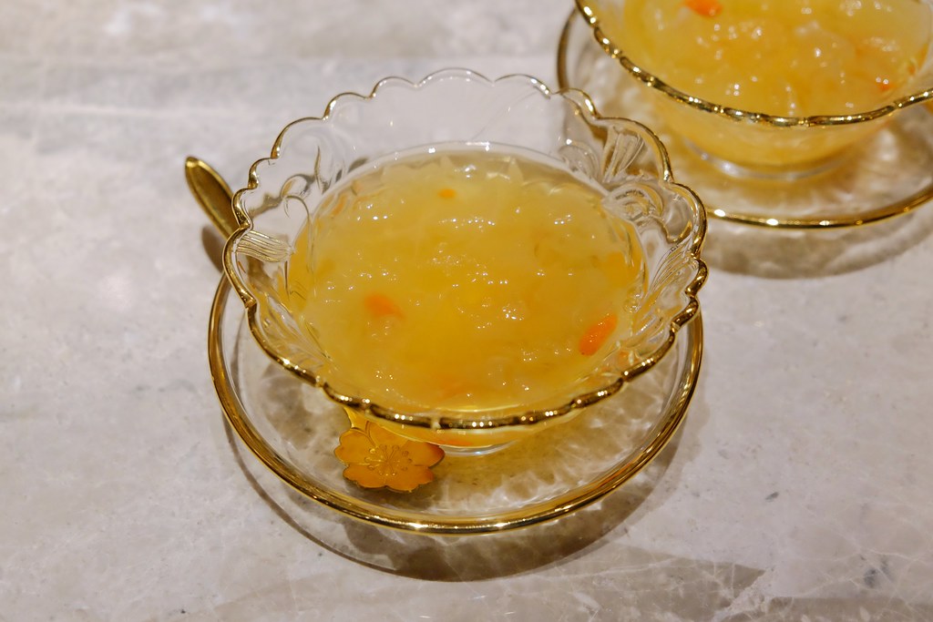 月暮藏涮涮鍋┃台中西屯：最浮誇的小火鍋店，$499元起單人套餐，餐點好吃環境好拍 @飛天璇的口袋