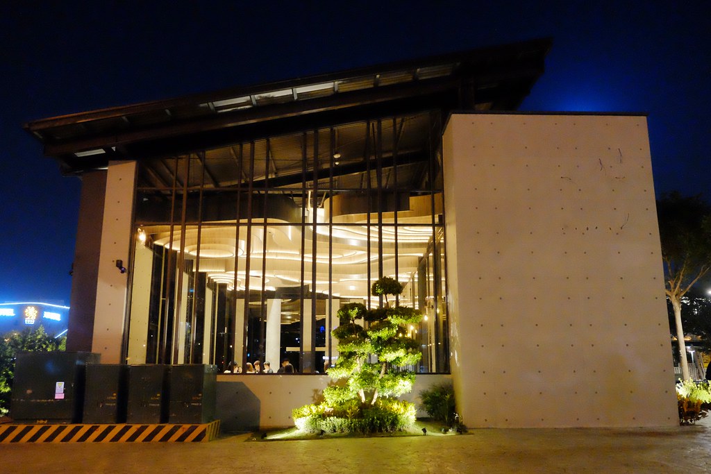 月暮藏涮涮鍋┃台中西屯：最浮誇的小火鍋店，$499元起單人套餐，餐點好吃環境好拍 @飛天璇的口袋