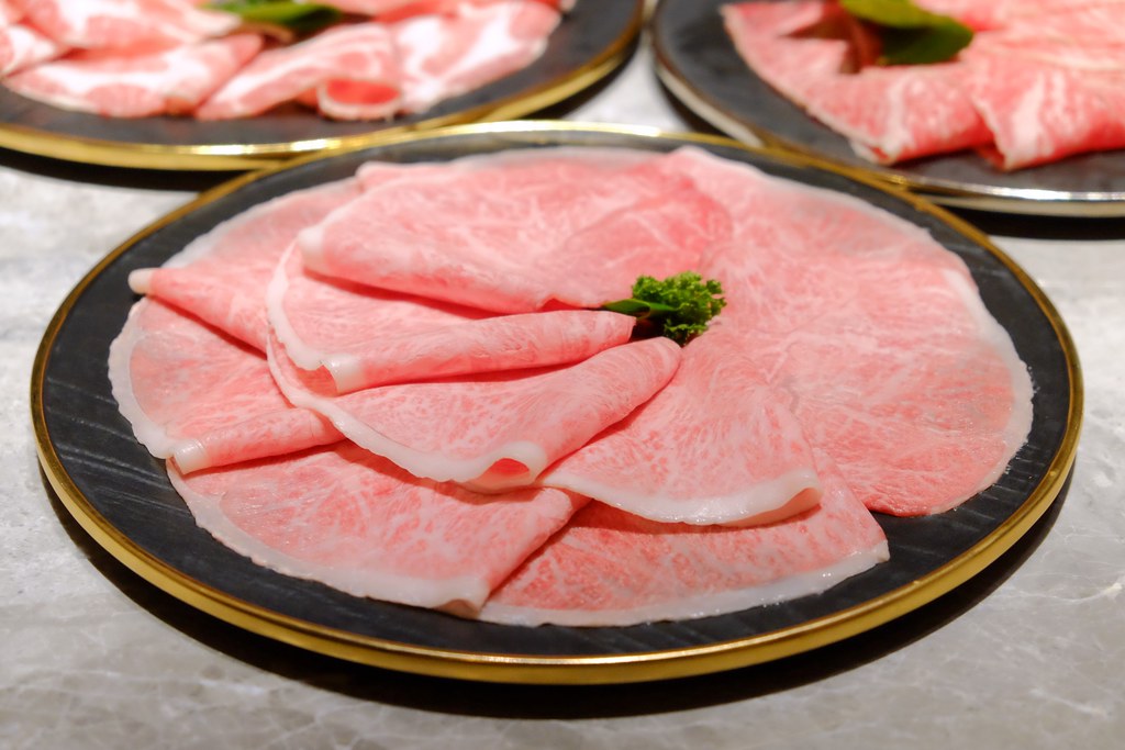 月暮藏涮涮鍋┃台中西屯：最浮誇的小火鍋店，$499元起單人套餐，餐點好吃環境好拍 @飛天璇的口袋