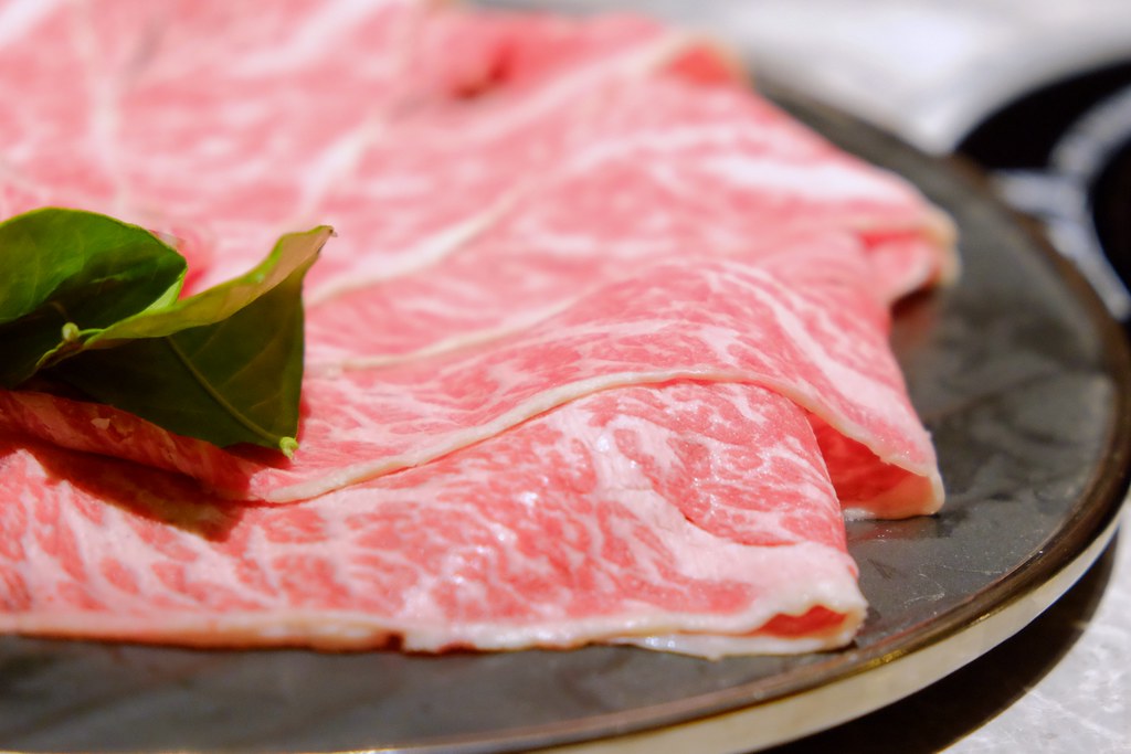 月暮藏涮涮鍋┃台中西屯：最浮誇的小火鍋店，$499元起單人套餐，餐點好吃環境好拍 @飛天璇的口袋