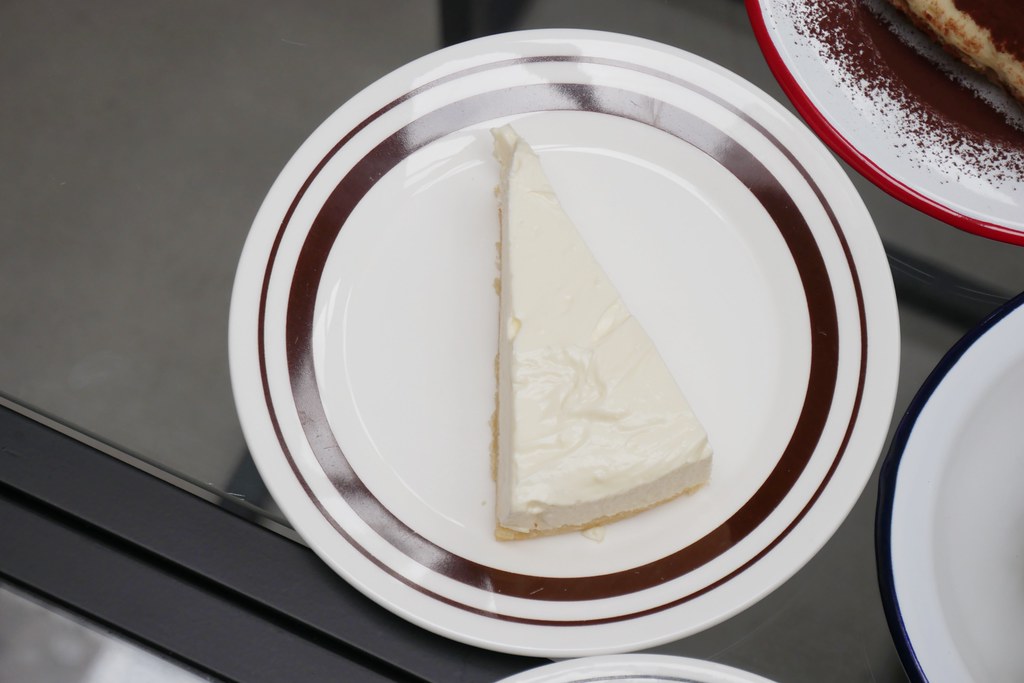 台北大安｜Fly Cafe，眾多朋友推薦第一名的蒼蠅哥肉桂捲，西西里咖啡也是人氣必點 @飛天璇的口袋