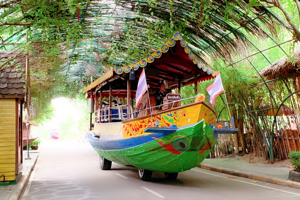 泰國芭達雅｜四方水上市場 Pattaya Floating Market，超過100個攤位，還有定期的活動演出 @飛天璇的口袋