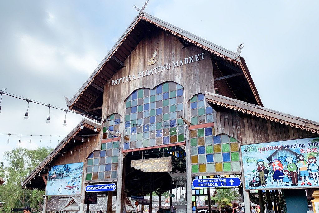 泰國芭達雅｜四方水上市場 Pattaya Floating Market，超過100個攤位，還有定期的活動演出 @飛天璇的口袋