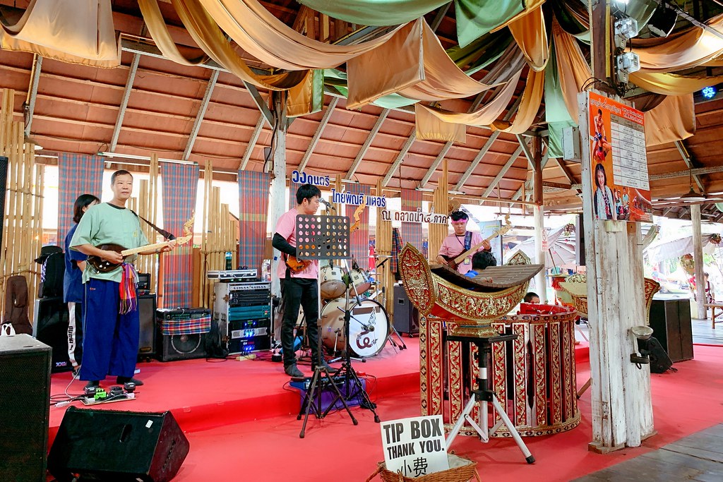 泰國芭達雅｜四方水上市場 Pattaya Floating Market，超過100個攤位，還有定期的活動演出 @飛天璇的口袋