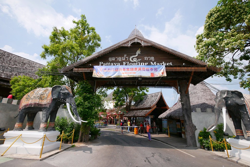 泰國芭達雅｜四方水上市場 Pattaya Floating Market，超過100個攤位，還有定期的活動演出 @飛天璇的口袋