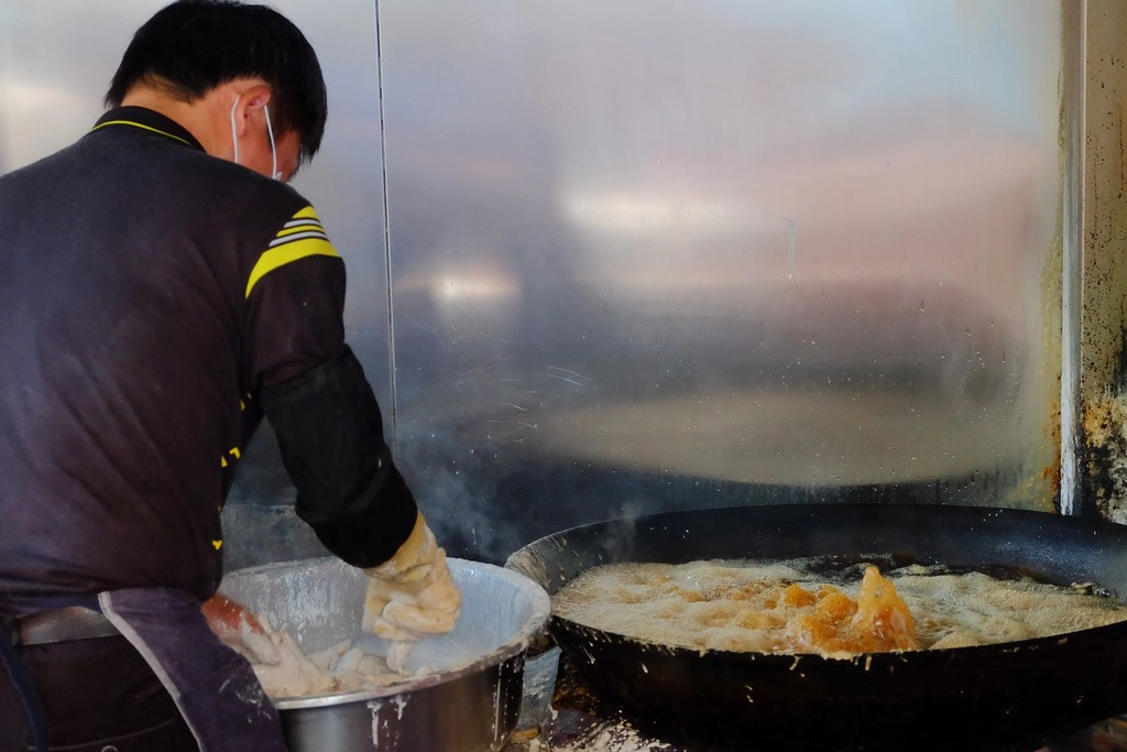 苗栗一日遊｜苗栗借問站｜苑裡秒殺炸雞 – 垂坤伴手禮 – 東里家風 – 三義木雕博物館 – 彭城堂 – 山板樵休閒農場 @飛天璇的口袋