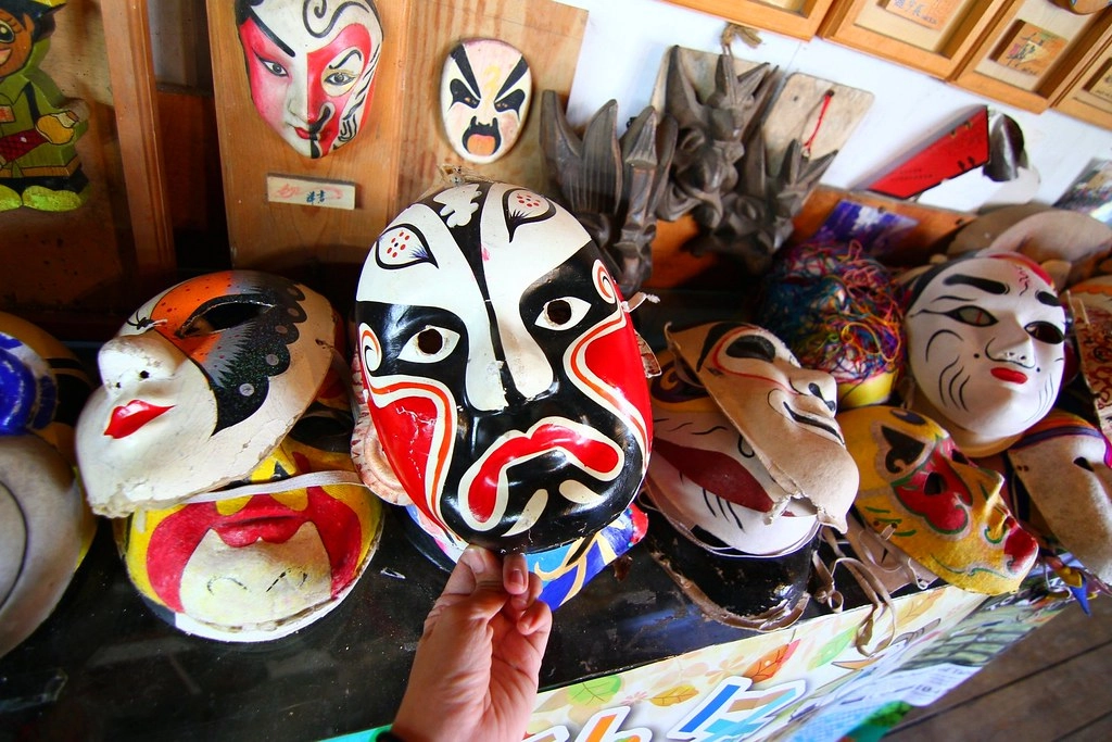 苗栗一日遊｜苗栗借問站｜苑裡秒殺炸雞 – 垂坤伴手禮 – 東里家風 – 三義木雕博物館 – 彭城堂 – 山板樵休閒農場 @飛天璇的口袋