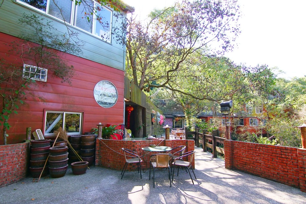 苗栗一日遊｜苗栗借問站｜苑裡秒殺炸雞 – 垂坤伴手禮 – 東里家風 – 三義木雕博物館 – 彭城堂 – 山板樵休閒農場 @飛天璇的口袋