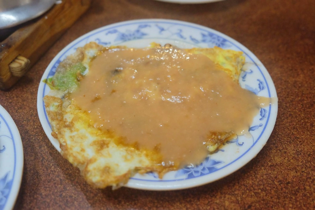 嘉義東區｜珍珍蚵仔煎海產粥．文化夜市的傳奇宵夜美食，虱目魚肚、海產粥、鍋燒意麵都好吃 @飛天璇的口袋