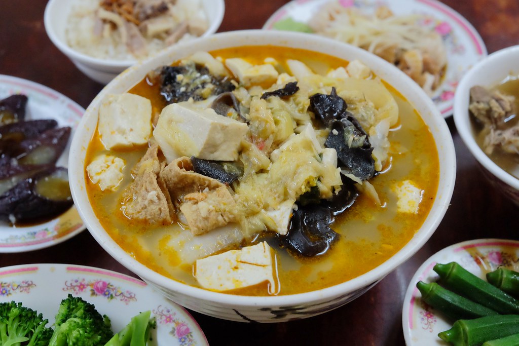 嘉義東區｜北門沙鍋魚頭：在地人都吃這家？系出同門的好味道，口味清爽小菜選擇性多 @飛天璇的口袋