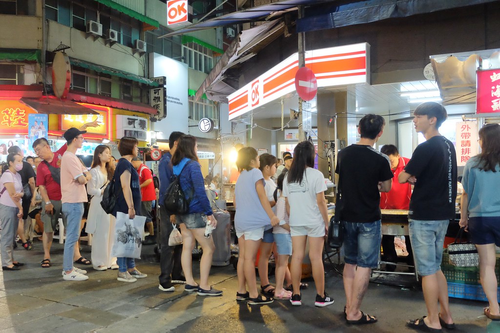 嘉義東區｜珍珍蚵仔煎海產粥．文化夜市的傳奇宵夜美食，虱目魚肚、海產粥、鍋燒意麵都好吃 @飛天璇的口袋