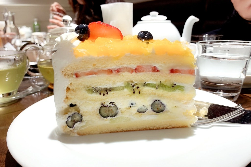 日本東京｜HARBS 新宿店．日本超人氣的千層蛋糕，新宿LUMINE EST地下二樓 @飛天璇的口袋