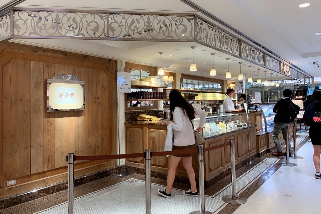 日本東京｜HARBS 新宿店．日本超人氣的千層蛋糕，新宿LUMINE EST地下二樓 @飛天璇的口袋