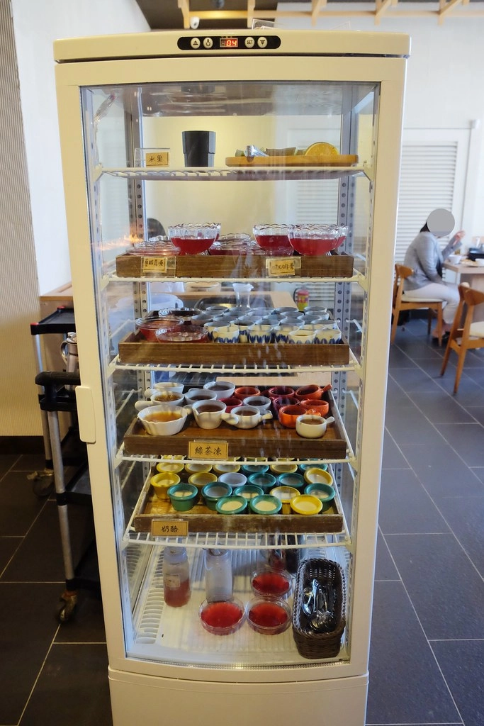 牛比蔥壽喜燒崇德店｜松竹路439元火鍋壽喜燒吃到飽，特選美國牛、澳洲牛，還有多種當季蔬菜吧檯 @飛天璇的口袋