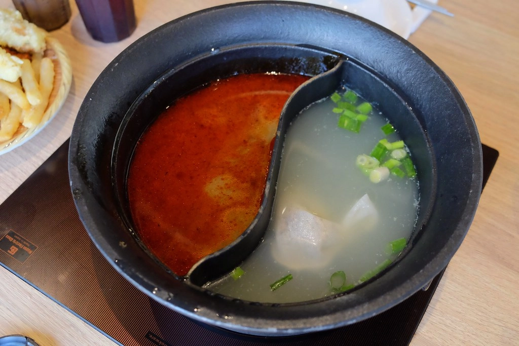 牛比蔥壽喜燒崇德店｜松竹路439元火鍋壽喜燒吃到飽，特選美國牛、澳洲牛，還有多種當季蔬菜吧檯 @飛天璇的口袋