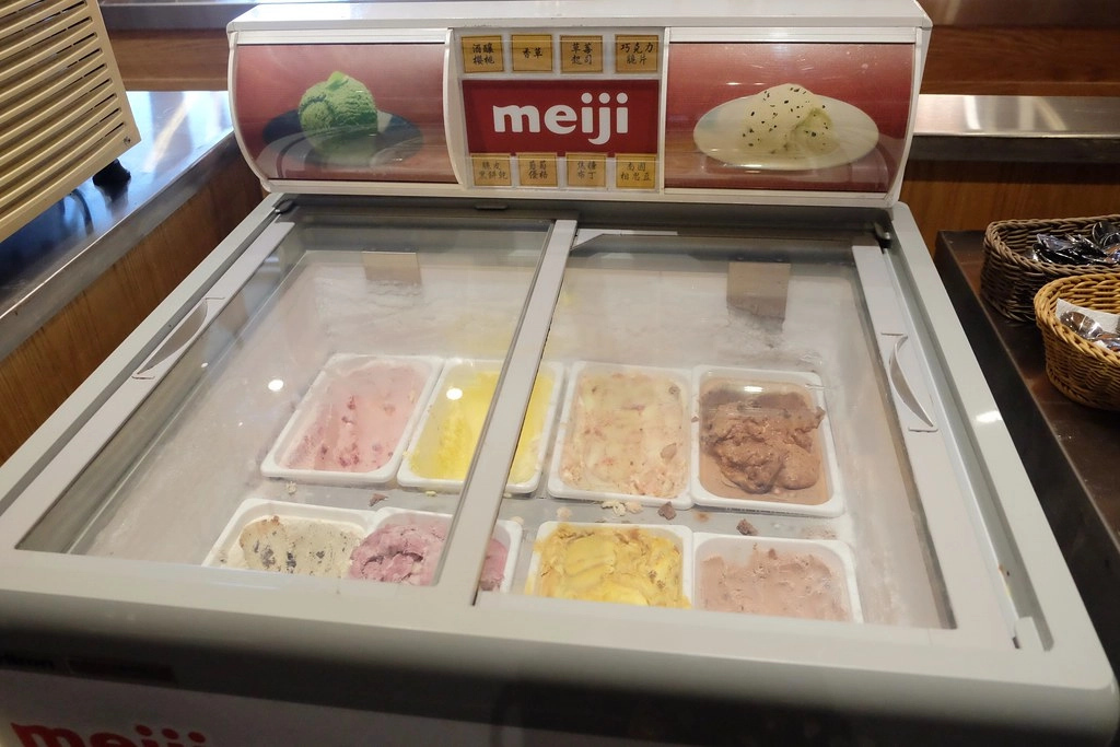 牛比蔥壽喜燒崇德店｜松竹路439元火鍋壽喜燒吃到飽，特選美國牛、澳洲牛，還有多種當季蔬菜吧檯 @飛天璇的口袋