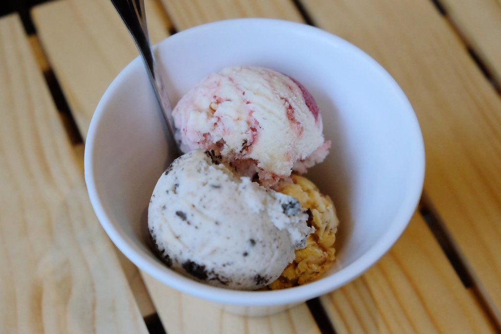 牛比蔥壽喜燒崇德店｜松竹路439元火鍋壽喜燒吃到飽，特選美國牛、澳洲牛，還有多種當季蔬菜吧檯 @飛天璇的口袋