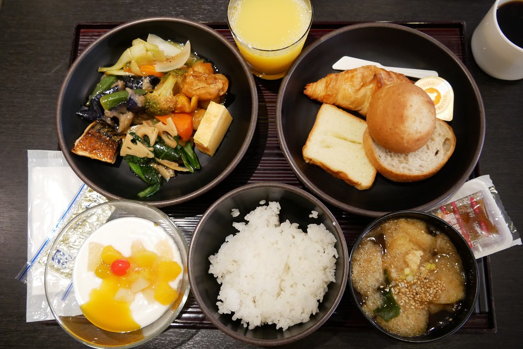 日本東京｜光芒飯店 上野公園 Candeo Hotels｜JR山手線鶯谷站步行三分鐘，使用高級的席夢思名床，和式洋式百匯早餐供應 @飛天璇的口袋