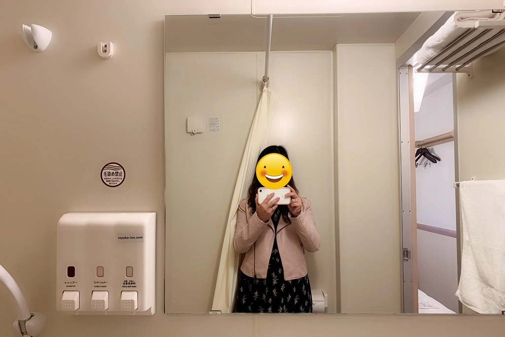 日本東京｜東橫INN新宿御苑前站3號出口．新宿御苑前站3號出口步行3分鐘，附近Lawson、7-11和全家便利商店 @飛天璇的口袋