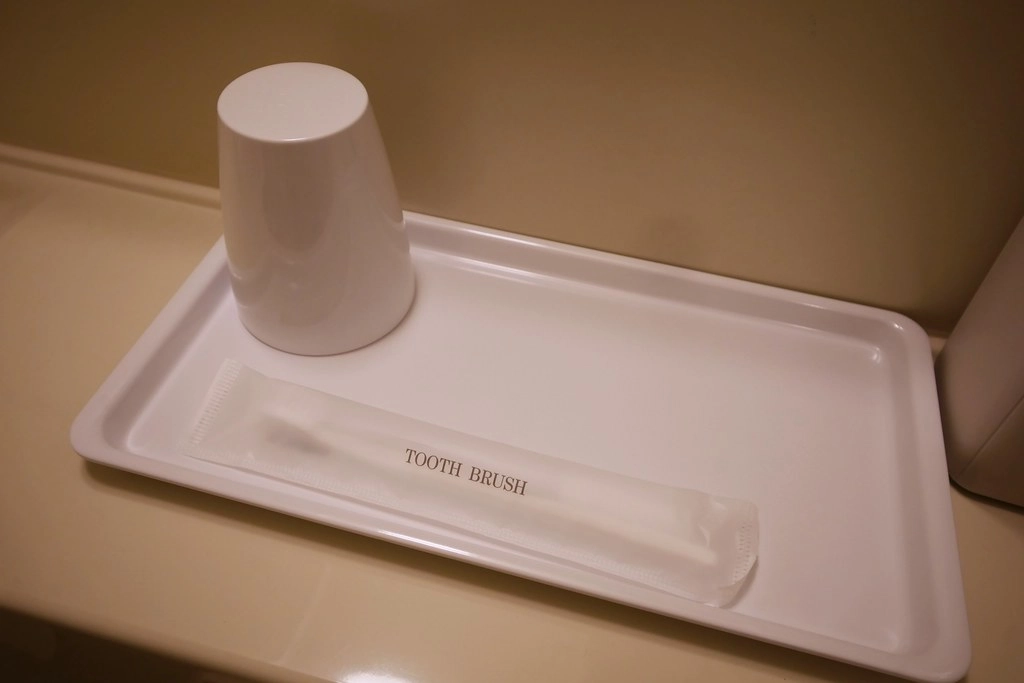 日本東京｜東橫INN新宿御苑前站3號出口．新宿御苑前站3號出口步行3分鐘，附近Lawson、7-11和全家便利商店 @飛天璇的口袋