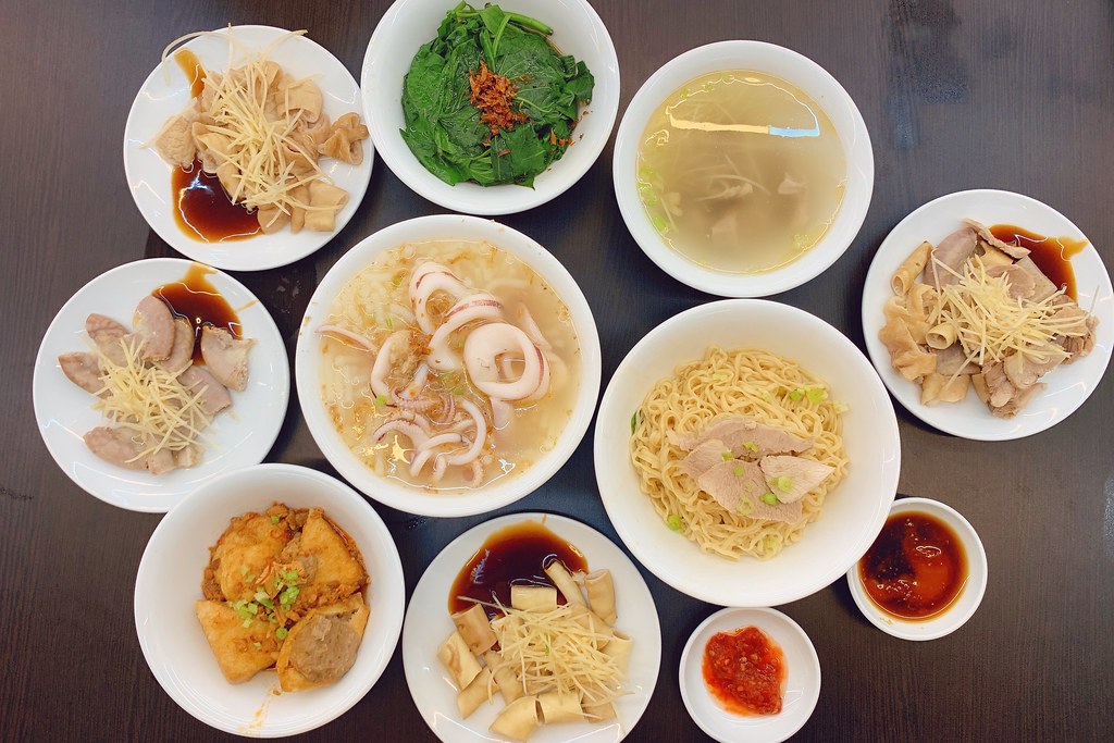 台中北屯｜大坑米粉湯．古早味米粉湯各式小菜，湯喝完還可以無限續加 @飛天璇的口袋