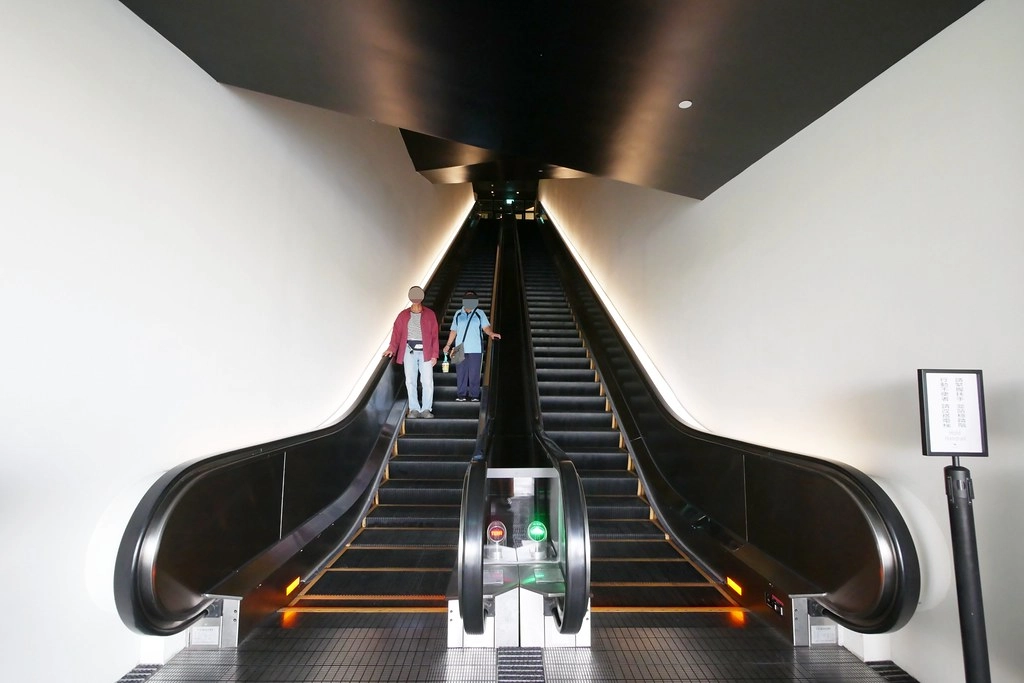 高雄鳳山｜衛武營國家藝術文化中心，全球最大單一屋頂劇院，超時尚又充滿自然風情的建築 @飛天璇的口袋