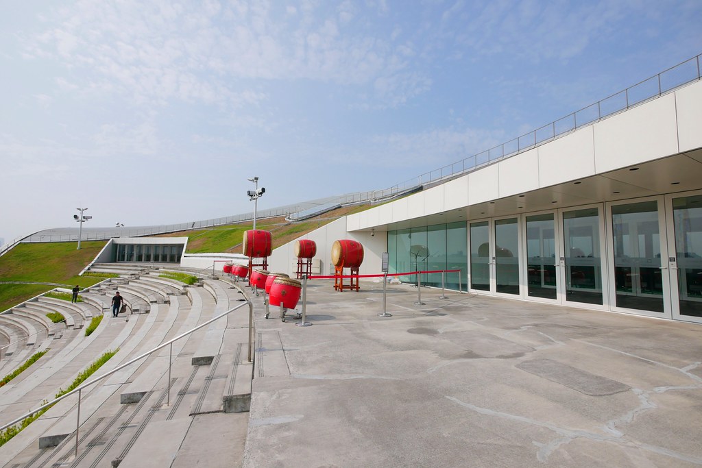 高雄鳳山｜衛武營國家藝術文化中心，全球最大單一屋頂劇院，超時尚又充滿自然風情的建築 @飛天璇的口袋